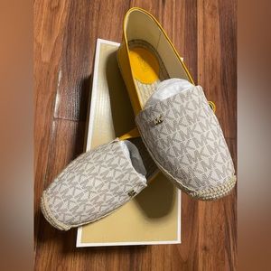 Michael Kors Kendrick slip on vanilla, Size 8.5, new with box never use.